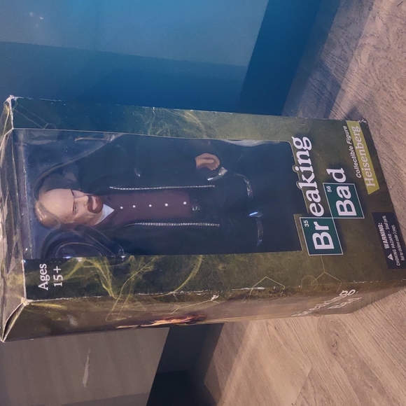 Heisenberg Walter Breaking Bad Figure New Collectible Hat Glasses - Picture 6 of 8